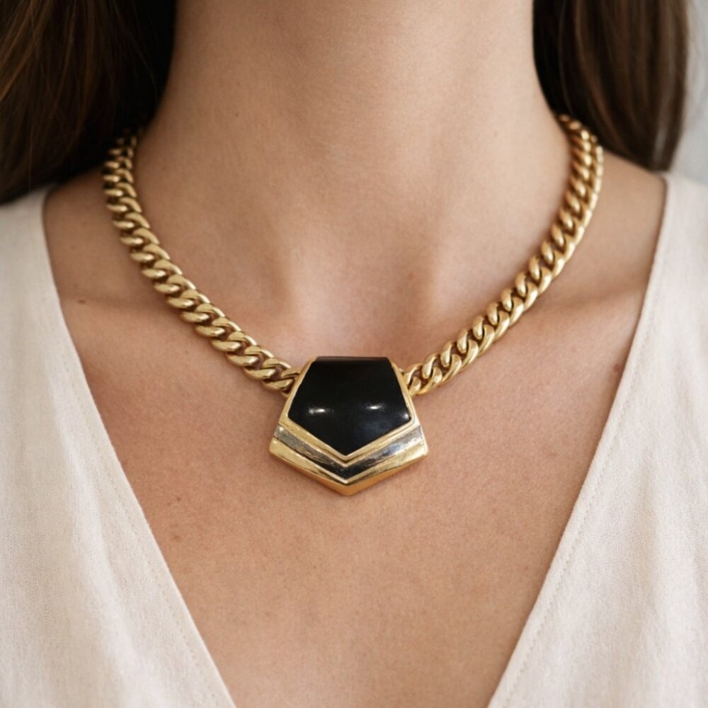 Vintage old money gold tone link chain quiet luxury statement pendant necklace